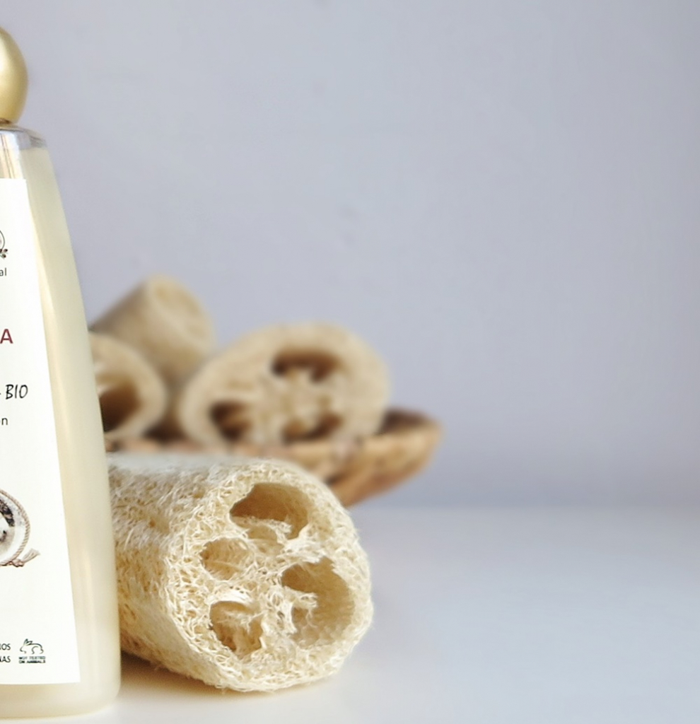 Imagen con varios trozos de Esponja de Luffa 100% natural y biodegradable de Arboleda Cosmética Natural.