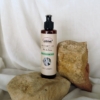 Envase de agua micelar ecológica con agua vegeta de saúco y aloe vera de Arboleda Cosmética Natural.