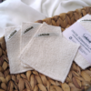 Imagen con cuatro discos desmaquillantes reutilizables de algodón orgánico de Arboleda Cosmética Natural.